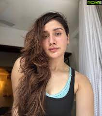 Monica Sharma Instagram - Projecting preferred parameters of my avatar  without any placebo's from inside to out in the hologram👽🤍 i.e., Felt  cute without makeup 🤪 . . . . . . #nomakeup #postworkout #instamood  Mumbai, Maharashtra - Gethu Cinema