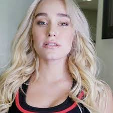 Danielle Valladares's Instagram, Twitter & Facebook