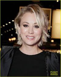 Maybe you would like to learn more about one of these? Kaley Cuoco Makes First Official Post Split Appearance Kaley Cuoco Makes First Official Post Split Appear Kaley Cuoco Short Hair Kaley Cuoco Hair Hair Stages