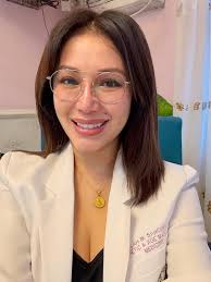 Hi I'm Dra Lala Sanchez your Aesthetic Dermatologist and Anti-aging  medicine specialist 🥰 Please follow me for more skin and health tips.  #dralala #skincaretips #skincareroutine #beauty #fbreelsvideo