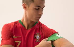 Seleções de portugal, oeiras (oeiras, portugal). Com Cristiano Ronaldo De Modelo Portugal Divulga Seu Uniforme Para A Copa Copa Do Mundo Ge