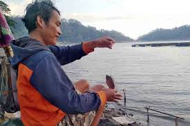Telaga ngebel, sebuah pesona wisata telaga yang berada di daerah ponorogo. Indah Dimata Telaga Ngebel Kaya Ikan Tawar Suara Kumandang