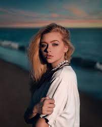 Beach Girl Sunlight Sunset Portrait Photography Ocean Sea Instagram Retouching L Sunset Portrait Photography Beach Photography Poses Portrait Photography Women