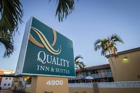 Guests enjoy the comfy beds. Quality Inn Suites Hollywood Blvd Hollywood Fl 4900 Hollywood 33021