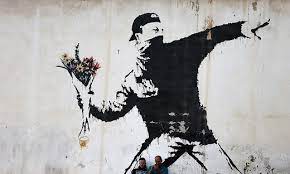 Nov 10, 2019 · dieses graffiti zeigt eine ratte, die banksy mit einer schablone aufgesprüht hat. Sensationelle Enthullung Banksys Identitat Soll Geklart Sein Kleinezeitung At