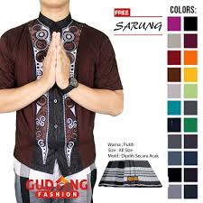 Kain sarung ini sempit dan panjangnya cuma lebih kurang separas lutut. Baju Koko Muslimin Pria Lengan Pendek Plus Free Sarung Banyak Pilihan Warna Bdl Comb Shopee Indonesia