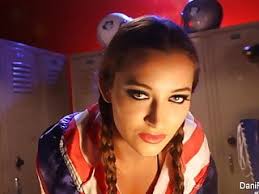 Dani daniels looks amazing in her film noir gangster hat. Video Puba Dani Daniels Ein Gefesselter Dani Befreit Sich Damit Sie Masturbieren Kann