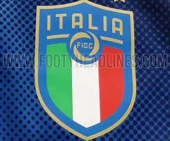 Compondo o terceiro uniforme da gli azurri, a camisa renaissance da seleção. Selecao Da Italia Deve Lancar Novo Escudo Para 2018 Mantos Do Futebol