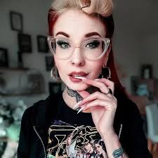 Seit Dienstagabend wird die 15-jährige Santina Marcella Kuhn aus  Dietramszell vermisst. Die Polizei geht davon aus, dass sie sich im Raum  München oder möglicherweise in Tschechien aufhalten könnte.