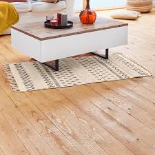 Und wie wärs mit einem flauschigen bettvorleger?da fällt das aufstehen an einem kühlen morgen ein bisschen leichter. Tukan Teppichbrucke Mit Fransen Aldi Sud