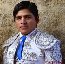 PERÚ TOROS: ANTONIO REYES SALE A HOMBROS EN SU DEBUT EN EL PALLAQUINO