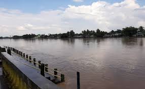 With over 500,000 people, kuantan is the largest city on the east coast of peninsular malaysia. Hujan Deras Debit Air Sungai Kuantan Kembali Naik