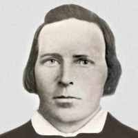 Marie Squire's Instagram, Twitter & Facebook