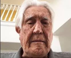 He was once declared the ”Sexiest Man Alive”, but these days this legendary  actor is practically unrecognizable. Now he has turn 82 and you better sit  before seeing this icon now... See