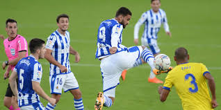 Retrouvez nos meilleures cotes, les statistiques et les résultats en live ! Laliga La Real Sociedad S Impose 1 0 A Cadix Et Reprend La Tete Defi Sport