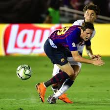 He never got to show his prowess since neymar was playing in the left wing and alba had to stick. Miranda Freut Sich Auf Schalke Und Will Den Nachsten Schritt Gehen S04