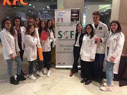 Avand in vedere ca la farmacie nu as avea posibilitatea sa platesc taxa in cazul in care in anul 2 as fi repartizata.? Facultatea De Farmacie