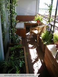 Kleiner Balkon Mit Bequemen Sitzgelegenheiten Anneke Van Megen Tuinen Diy In 2020 Kleiner Balkon Kleiner Balkon Garten Kleine Balkone