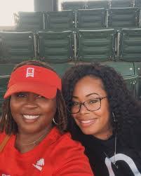 Jennifer Artis's Instagram, Twitter & Facebook