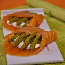 Recette Rouleaux D Asperges Au Saumon Fume Recette Recette Saumon Saumon Fume Saumon