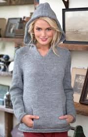 Knitting sweaters and cardigans is such a classic pattern that everyone must try sometime in their knitting adventures. Pullover Mit Kapuze Sweater Knitting Patterns Free Knitting Knitting Patterns