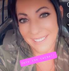 Pawrents, what are you using to keep your puppers safe in the vehicles? I'm  looking for something for my 66lb beasty boy. Thanks in advance. ♥️🌻✌️