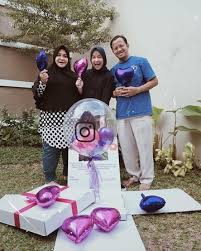 Profil dan biografi nissa sabyan gambus | khoirunnisa sabyan gadis yang viral melantunkan sholawat ya habibal qolbi. 7 Momen Hangat Nissa Sabyan Dan Ibunda Foto 1