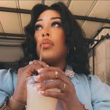 Annie Mccaskey's Instagram, Twitter & Facebook