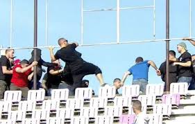 Uta arad este o echipă de fotbal din arad. Video Derby Ul Ligii A 2 A S A LÄƒsat Cu BÄƒtai È™i Cu EliminÄƒri Doi JucÄƒtori TrimiÈ™i La Cabine È™i Incidente In Tribune La Asu Poli TimiÈ™oara Uta Arad 2 1