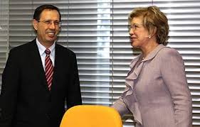 Grupo multi was bought out by pearson in 2013.1. File Reuniao Com Carlos Wizard Martins Charles Martins Pres Do Cons Adm Do Grupo Multi E Rodrigo Borgesceo Vale Presente Jpg Wikimedia Commons