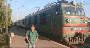 Электрический локомотив гельмана (наружный вид). Pod Kievom Vnov Zasekli Gruzovoj Lokomotiv Tyanushij Elektrichku Foto Centr Transportnyh Strategij