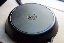 I Seasoned My Cast Iron Pan With Flaxseed Oil And Here S What Happened Seasoning Cast Iron Seasoned Cast Iron Pan It Cast
