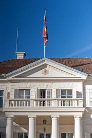 Castelul regal de la săvârșin este un conac deținut de familia regală română și situat pe domeniul de la săvârșin, din județul arad. Pin Auf Konigs Furstenhauser Weltweit