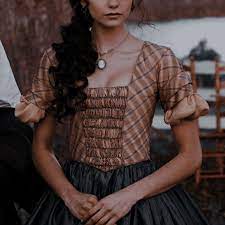 Pin By Tata On Literary Genres Vampire Aesthetic Tvd Aesthetic Fantasy Gown
