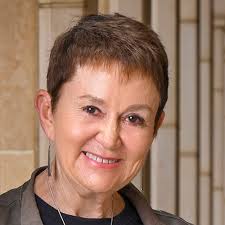 Elizabeth Daley's Instagram, Twitter & Facebook