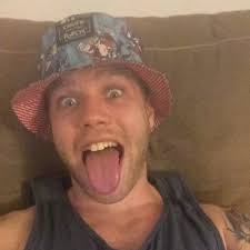 derrick sullivan (@Derricksulli)