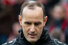 Der fußballtrainer heiko herrlich bei einem spiel gegen borussia mönchengladbach im märz © so hielt herrlich den fc zwar in der bundesliga, von einer spielerischen entwicklung war aber in dieser. Augsburg Coach Herrlich To Miss Bundesliga Return After Breaching Coronavirus Restrictions Goal Com
