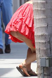 Larter's sexy pics uncovered from car paparazzi