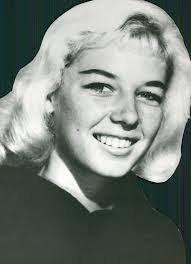 Toni Hix's Instagram, Twitter & Facebook