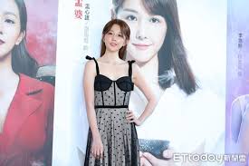 地 是我最初的歸宿 天空 是我最後的歸屬 當我紛飛而落 渲染城市灰濛濛 霧 偽裝成我. 31æ­²é‚µé›¨è–‡çˆ† è…Žè‡Ÿç™¼ç‚Ž æ›é©šäººé£²é£Ÿç¿'æ…£ ä¸èƒ½å†é€™æ¨£æžè‡ªå·±äº† Ettodayæ˜Ÿå…‰é›² Ettodayæ–°èžé›²