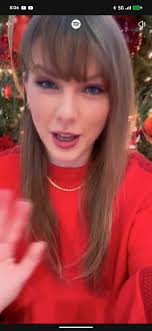 When your phone thinks your best friend is Taylor Swift! 🤣