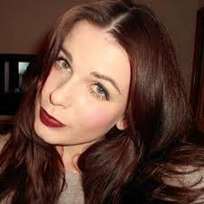 Lucy Winter (@lucylikeschat)