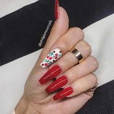 Paint the nails a red base coat then you use a brush to outline the complete nail. 41 Pretty Ways To Wear Red Nails Stayglam