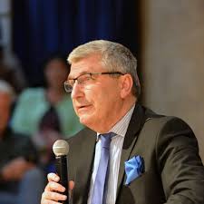 Petar Bakalov 👉 Може би сте чували притчата на Ицо Хазарта за пръчката и  танкът. Повечето от критиките към ППДБ са в същината си “ако беха държали  пръчката по-иначе, щеха да победят