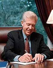 Gray davis is the governor in the state's history to be recalled. Gray Davis Wikipedia