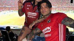 Yeferson Cossio miał operację wydłużenia nóg. Każdego dnia zwija się z bólu