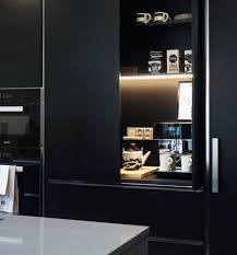 Aamiaiskaappi Piilottaa Kahvinkeittimenkin Home Decor Kitchen Kitchen Styling Kitchen Interior