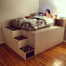 Gross Und Bequem So Haben Wir Unser Bett Doch Am Liebsten Wenn Es Dabei Auch Noch Zweckmassig Viel Staura Ikea Cabinets Bed Ikea Platform Bed Diy Platform Bed