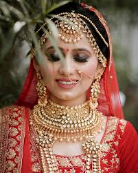 Traditional Bridal Look With Light Makeup Fitness Fashion Outfits Indian Bridal Fashion Best Bridal Makeup