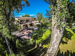 Als das feuer ausbrach, wollten die geissens gerade ski laufen. Maison Prestige Roberto Geissini Geissens Luxus Hotel In Der Provence